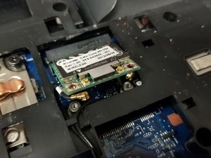 Langkah 5 — Lepaskan dan Ganti Kartu WiFi