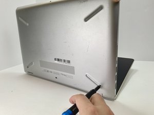 Langkah 2 — Mengeluarkan Keyboard Secara Perlahan