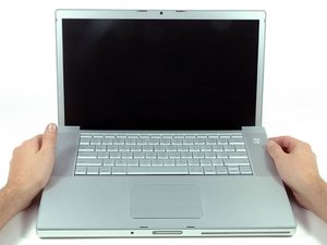 Langkah 6 — Mengangkat Penutup Laptop