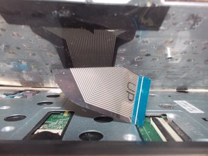 Langkah 3 — Lepaskan Kabel Pita