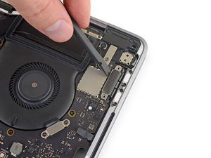 Langkah 9 — Memisahkan Thunderbolt Port Kanan