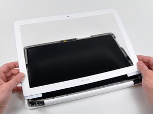 Langkah 5 — Mengangkat Bezel Depan dari Layar