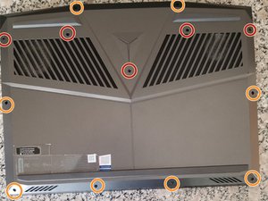 Langkah 1 — Membuka Casing Belakang Laptop
