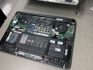 Langkah 2 — Melepas Panel Belakang