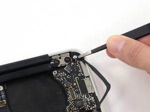 Langkah 6 — Lepaskan Gasket dan Sekrup I/O Board
