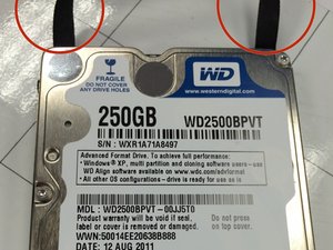 Langkah 4 — Mengeluarkan Hard Drive
