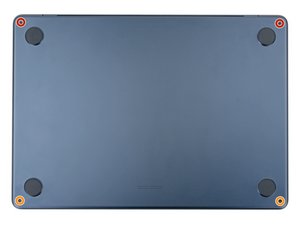 Langkah 2 — Lepaskan Sekrup Bagian Bawah