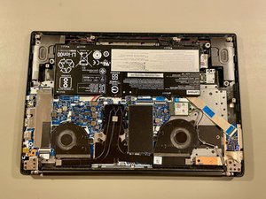 Langkah 1 — Membuka Tutup Bawah Laptop