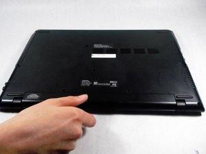 Langkah 2 — Lepaskan Panel Belakang