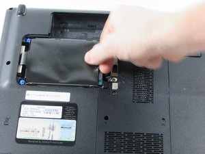 Langkah 4 — Lepaskan Hard Drive Lama dan Pasang yang Baru