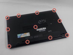 Langkah 1 — Matikan Laptop dan Buka Tutup Belakang