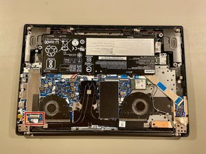 Langkah 4 — Menghubungkan Kabel Layar dan Mainboard