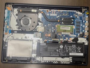 Langkah 2 — Membuka Casing Bawah Laptop