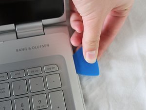 Langkah 3 — Buka Keyboard dan Akses RAM