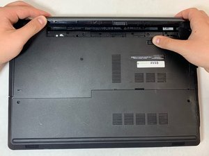 Langkah 3 — Mengeluarkan Optical Drive