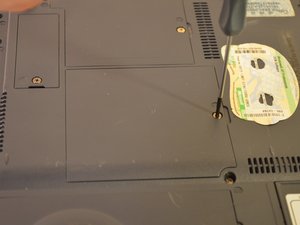 Langkah 2 — Lepaskan Panel RAM