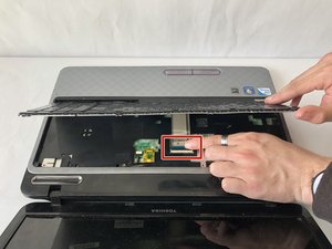 Langkah 3 — Mengganti Motherboard