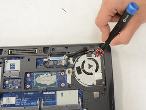 Langkah 3 — Lepaskan Keyboard dan Panel Trackpad