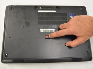 Langkah 1 — Lepaskan Baterai dan Panel Depan