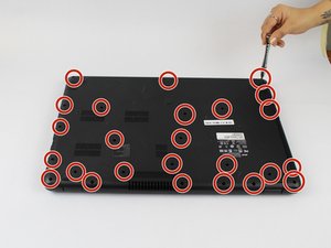 Langkah 1 — Menghilangkan Screws di Panel Bawah