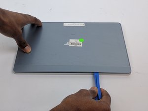 Langkah 1 — Buka Panel Belakang Laptop