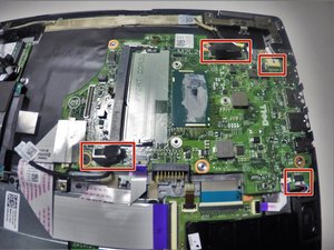 Langkah 5 — Lepaskan Kabel dan Tape dari Mainboard