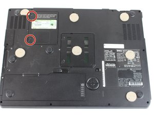 Langkah 1 — Membuka Tutup Bagian Bawah Laptop