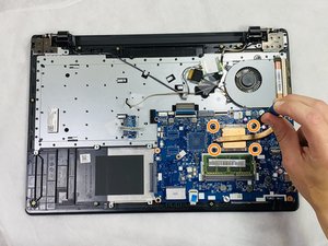 Langkah 6 — Mengeluarkan Kipas dan Heatsink