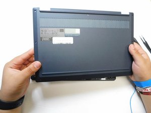Langkah 3 — Lepaskan Kabel Baterai