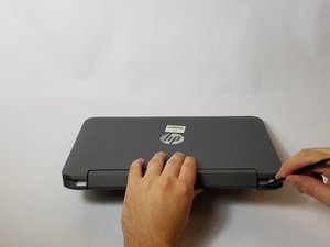 Langkah 2 — Membuka Casing Belakang