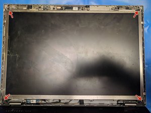 Langkah 4 — Menghilangkan Sekrup Panel