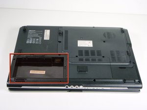 Langkah 1 — Matikan Laptop dan Buka Panel Bawah