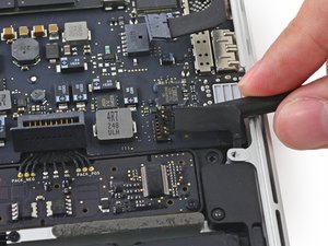 Langkah 9 — Mengangkat Kabel Speaker