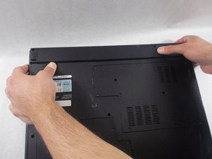 Langkah 1 — Matikan Laptop dan Lepaskan Baterai