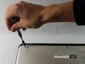Langkah 2 — Buka Plat Belakang