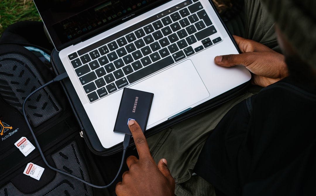 Ganti Kabel Hard Drive MacBook Pro 15"