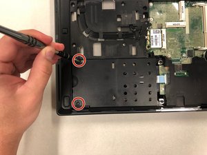Langkah 3 — Membuka Tutup Hard Drive