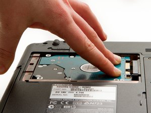Langkah 3 — Mengganti Hard Drive