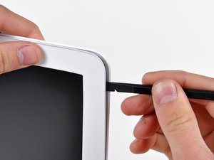Langkah 1 — Membuka Sambungan Bezel Depan
