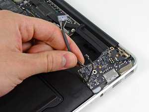 Langkah 6 — Lepaskan I/O Board