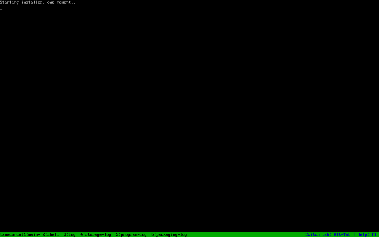 Layar hitam bertuliskan Starting installer, one moment... di pojok kiri atas, dengan bilah hijau di bagian bawah bertuliskan anaconda1:main, 2:shell, 3:log, 4:storage-log, 5:program-log, 6:packaging-log menandai program installer Anaconda mulai dimuat