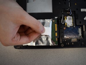 Langkah 5 — Melepas DIMM dan Kabel Wi-Fi