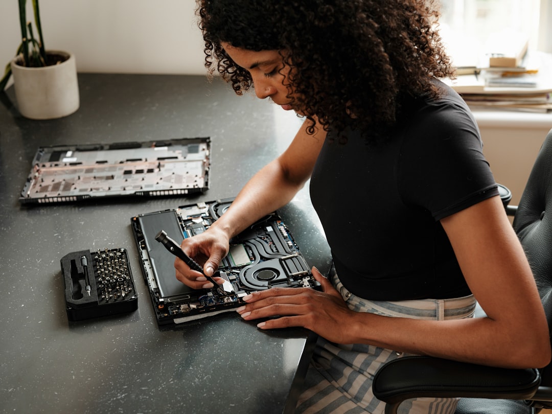 Cara Ganti Baterai Laptop HP 14 Sendiri Tanpa ke Teknisi
