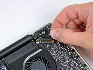 Langkah 9 — Lepas Kabel Display