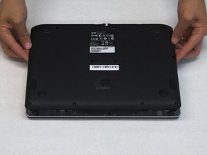 Langkah 2 — Membuka Casing Laptop