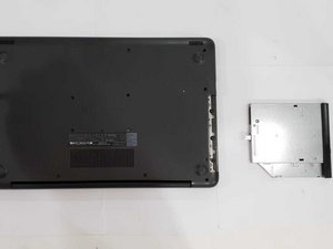 Langkah 2 — Lepaskan DVD Drive dan Tutup Belakang