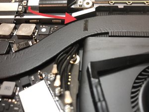 Langkah 4 — Mengganti Display Assembly