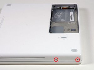 Langkah 6 — Menghapus Sekrup di Sisi Optical Drive