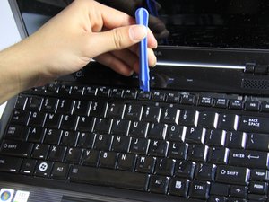 Langkah 3 — Angkat CD/DVD drive dan ganti