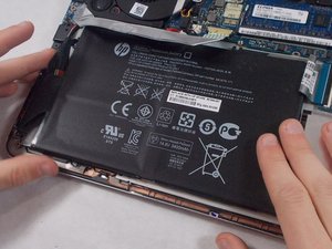 Langkah 9 — Lepaskan Baterai dari Laptop
